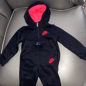 Nike hoodie set toddler girl color black and dark pink zise 24 months
